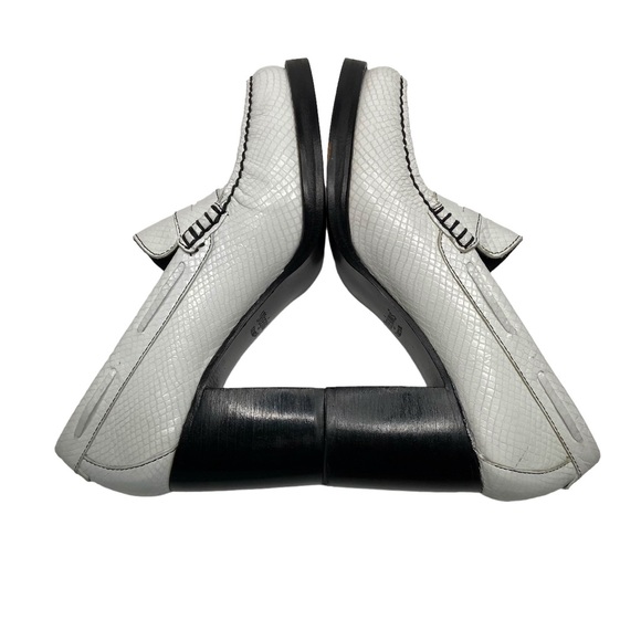 RE/DONE + WEEJUNS The Winsome Heel Loafer in White Textured Leather - Picture 6 of 16